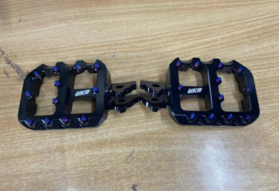 black wide pegs gear'd up