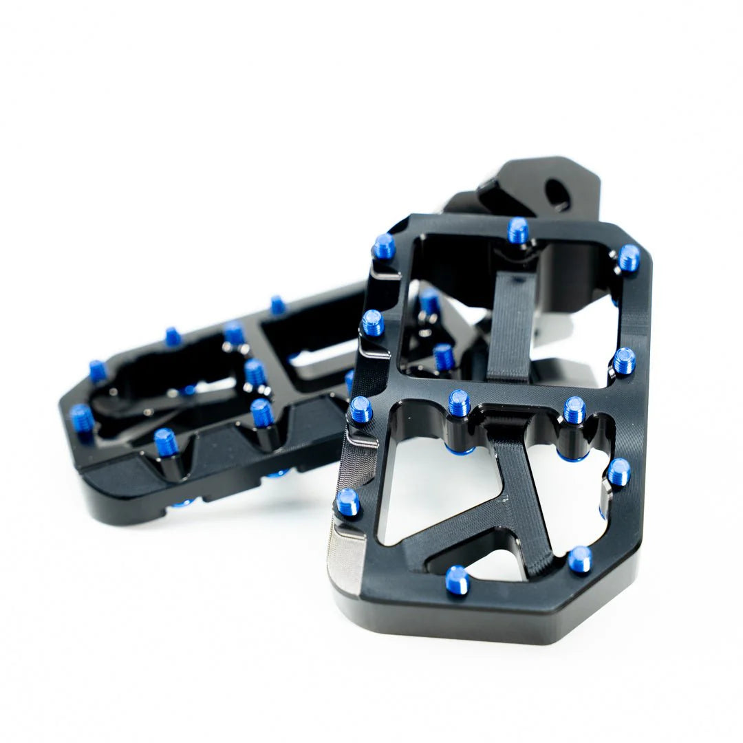 black wide pegs gear'd up